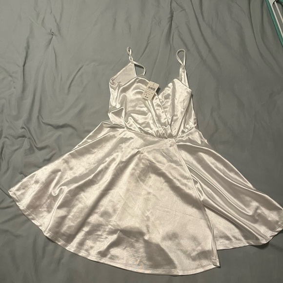 NWT Windsor Stunning style satin skater dress - Picture 2 of 5